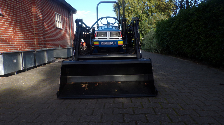 Iseki TU170 mit Frontlader ab 125 € pro Monat.